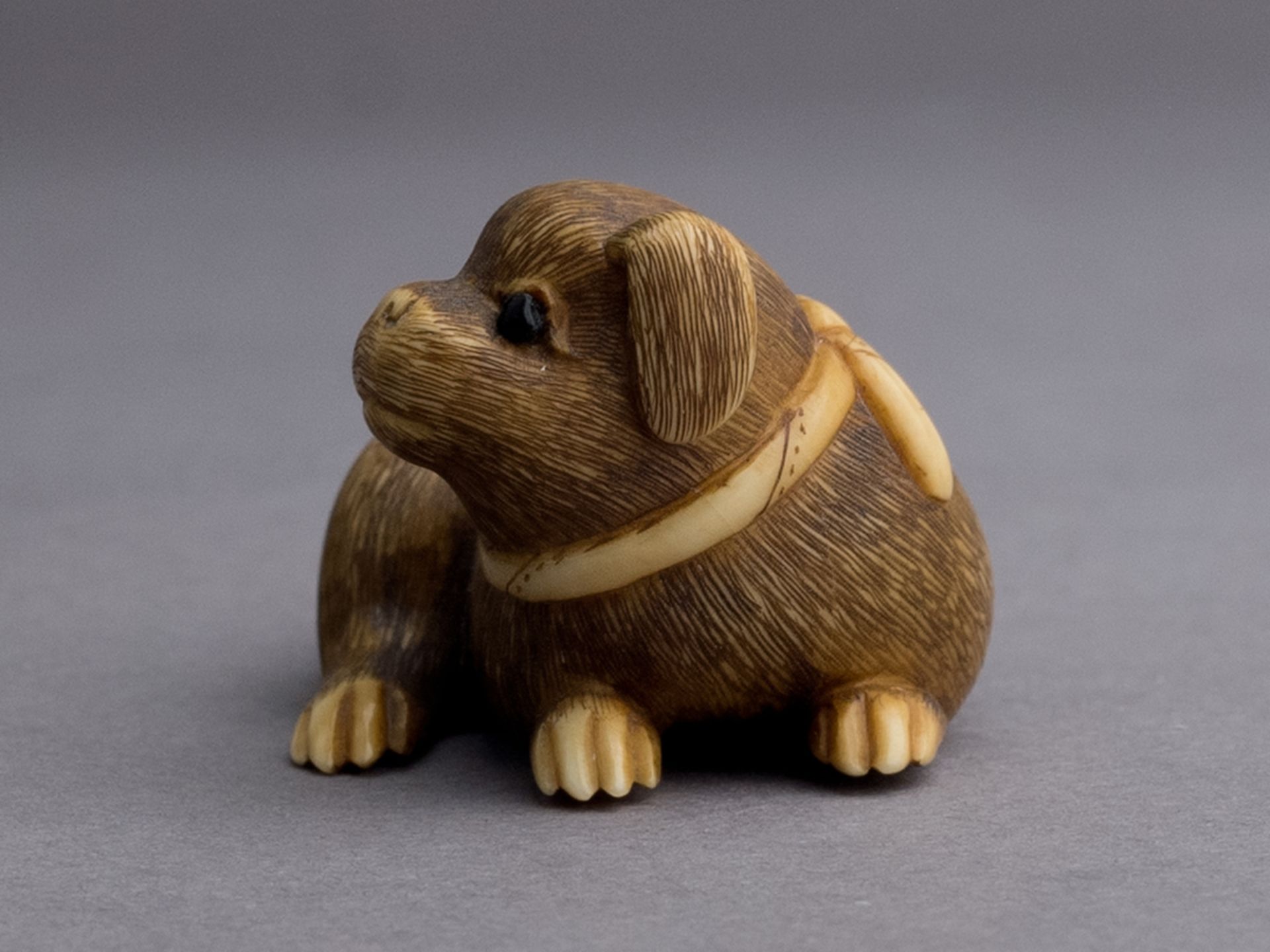 A 19th century Japanese netsuke from Meiji period - Image 4 of 5