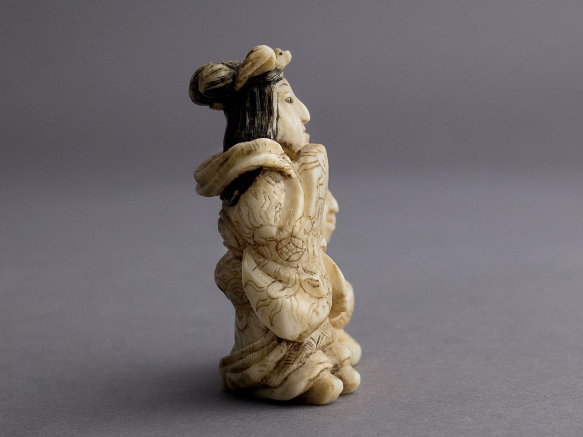 A 19th century Japanese netsuke from Meiji period - Bild 2 aus 5