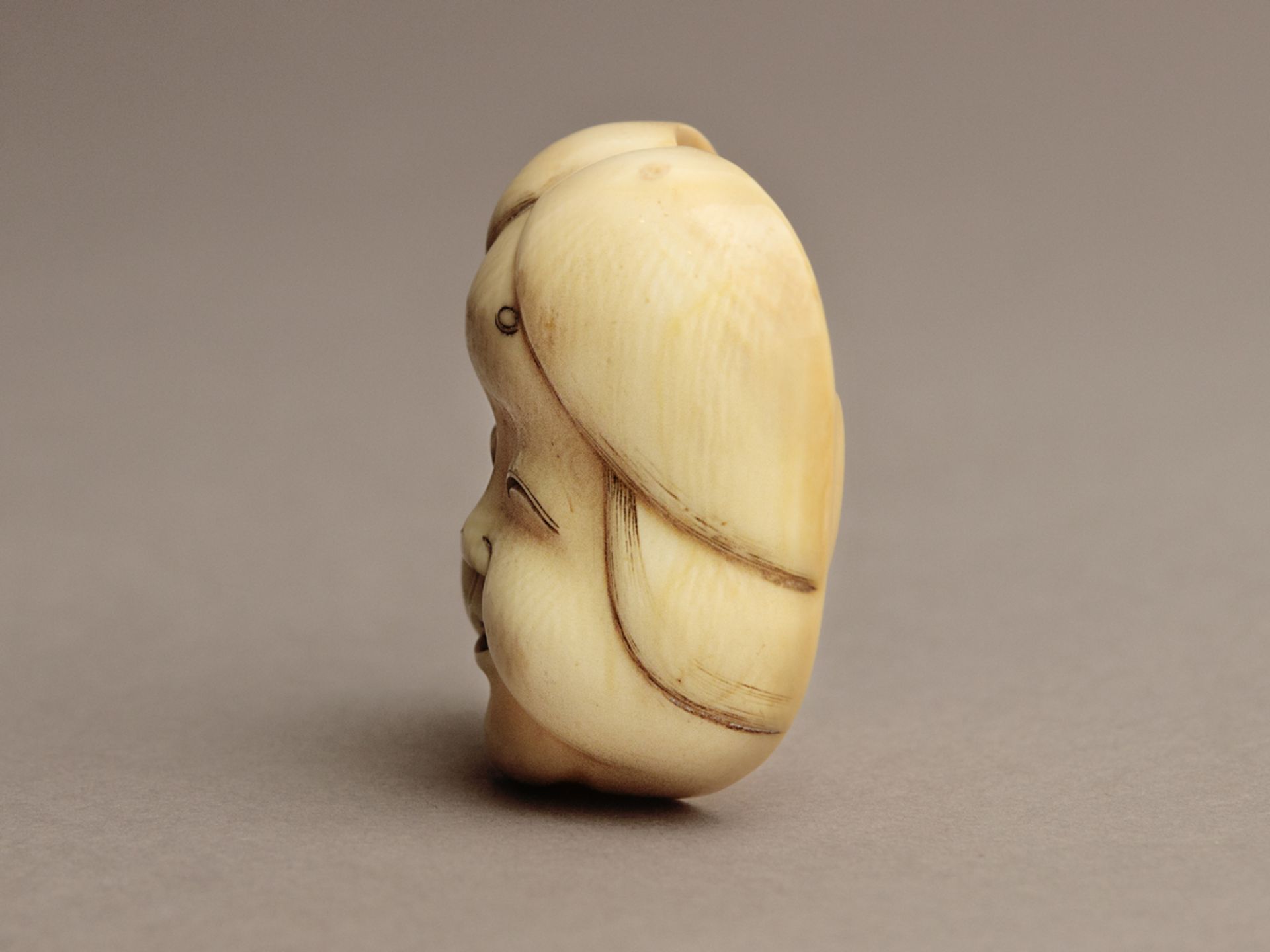 A 19th century Japanese netsuke from Meiji period. Signed - Bild 4 aus 6