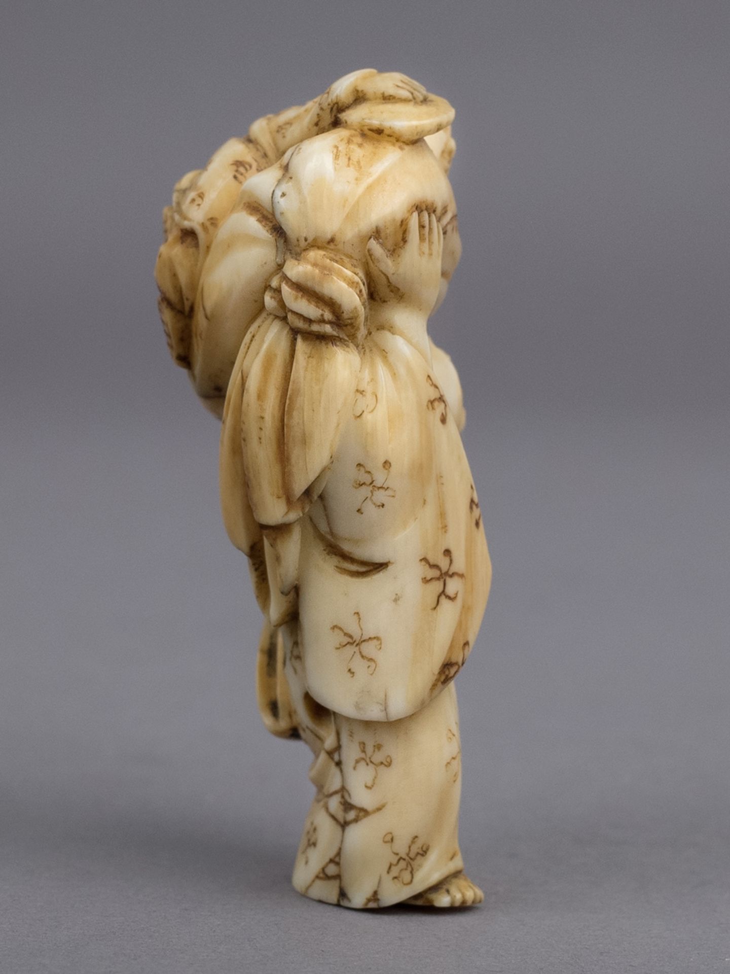 A 19th century Japanese netsuke - Bild 2 aus 5