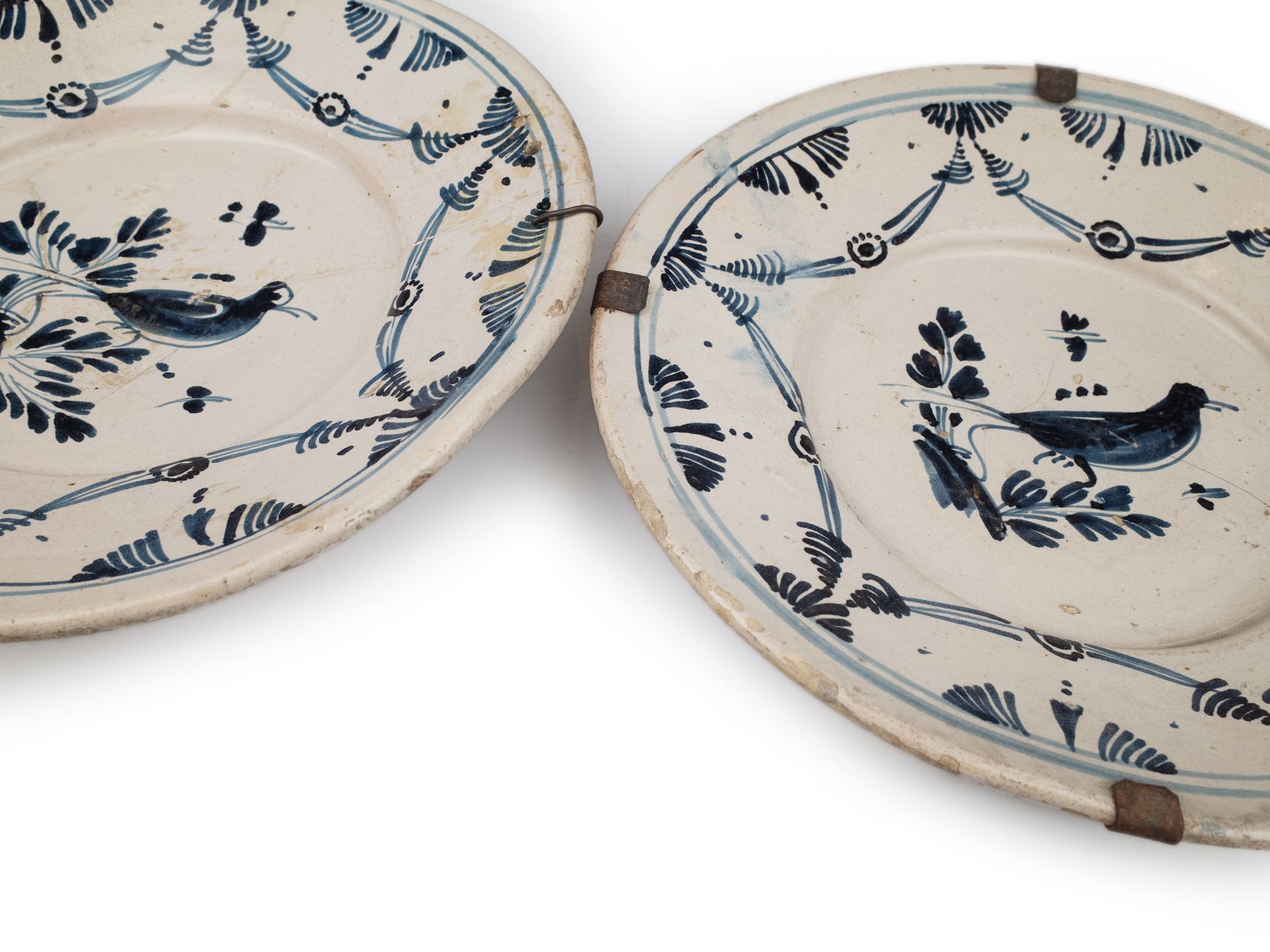 A pair of late 18th century plates in Catalan pottery of 'l'arracada' - Image 2 of 5
