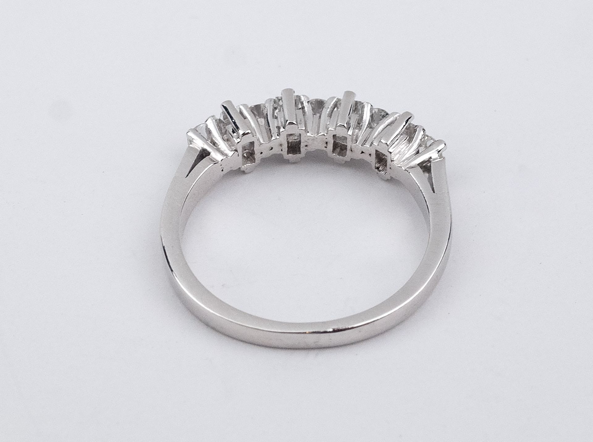 A baguette and brilliant cut diamonds half eternity ring - Bild 2 aus 2