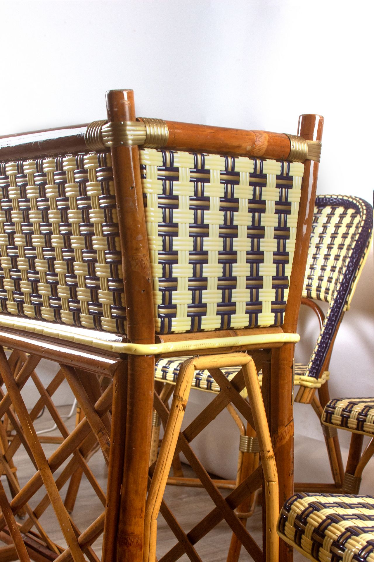 Maison Gatti. Set of six 'Select' chairs and a 'Croisillons' planter - Bild 2 aus 5