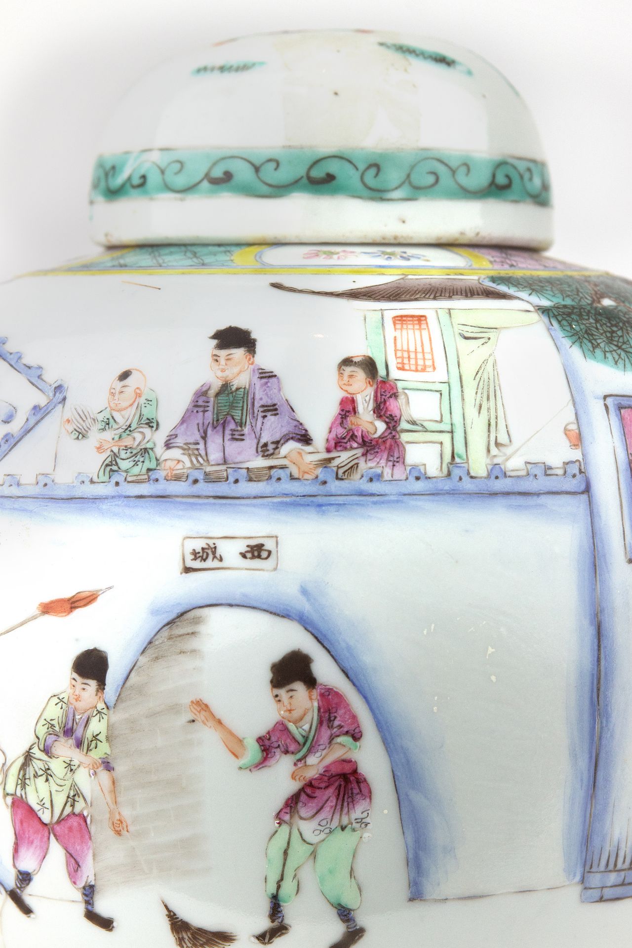A 19th century Chinese Famille Rose vase and cover - Bild 4 aus 4