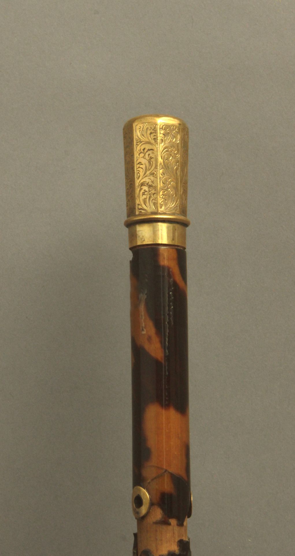 A first third of 20th century baton with a 14k. yellow gold handle and a tortoiseshell shaft - Bild 3 aus 5