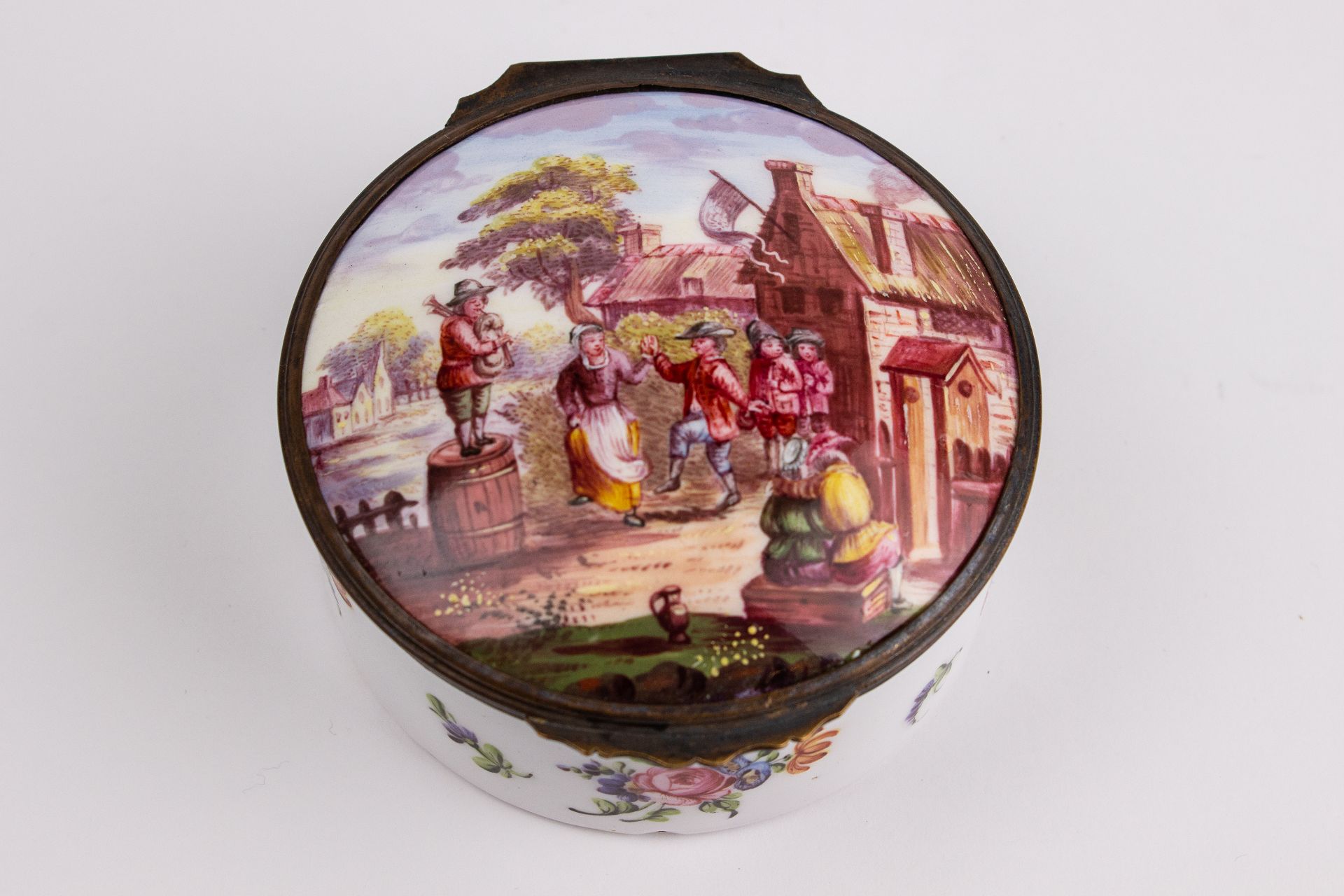 An 18th century French enamel snuff box