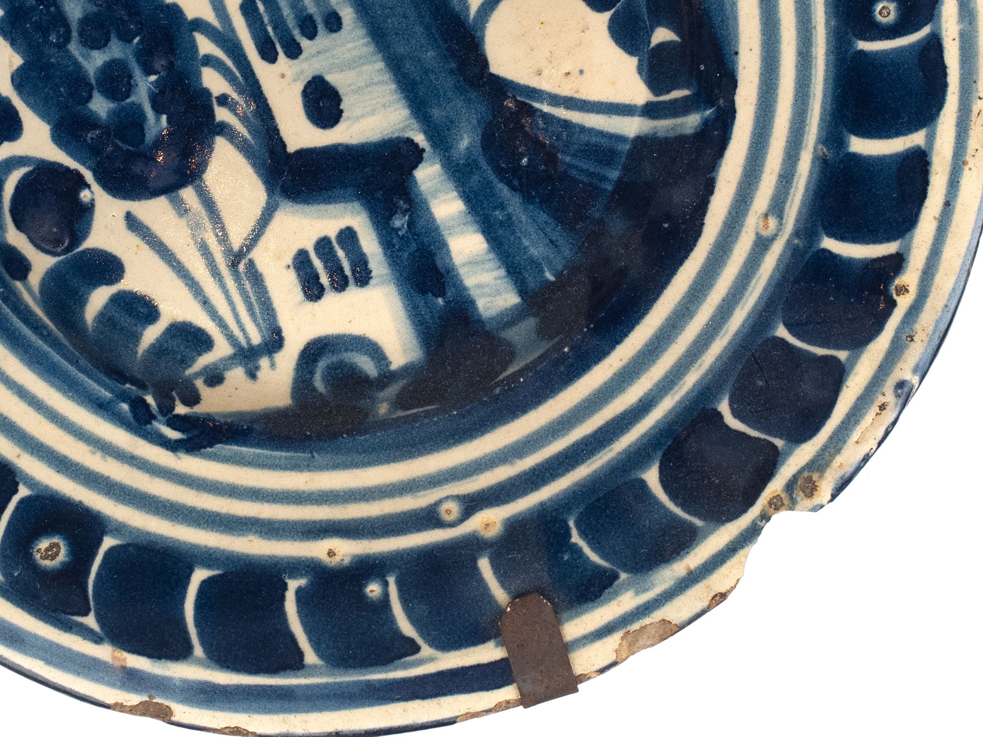 A 17th century plate in Catalan pottery of 'la ditada' - Image 4 of 4