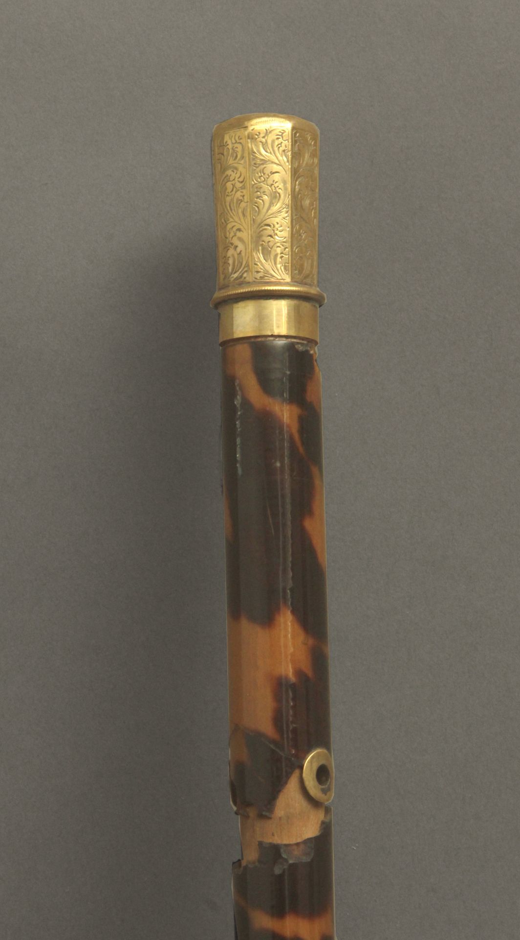 A first third of 20th century baton with a 14k. yellow gold handle and a tortoiseshell shaft - Bild 2 aus 5
