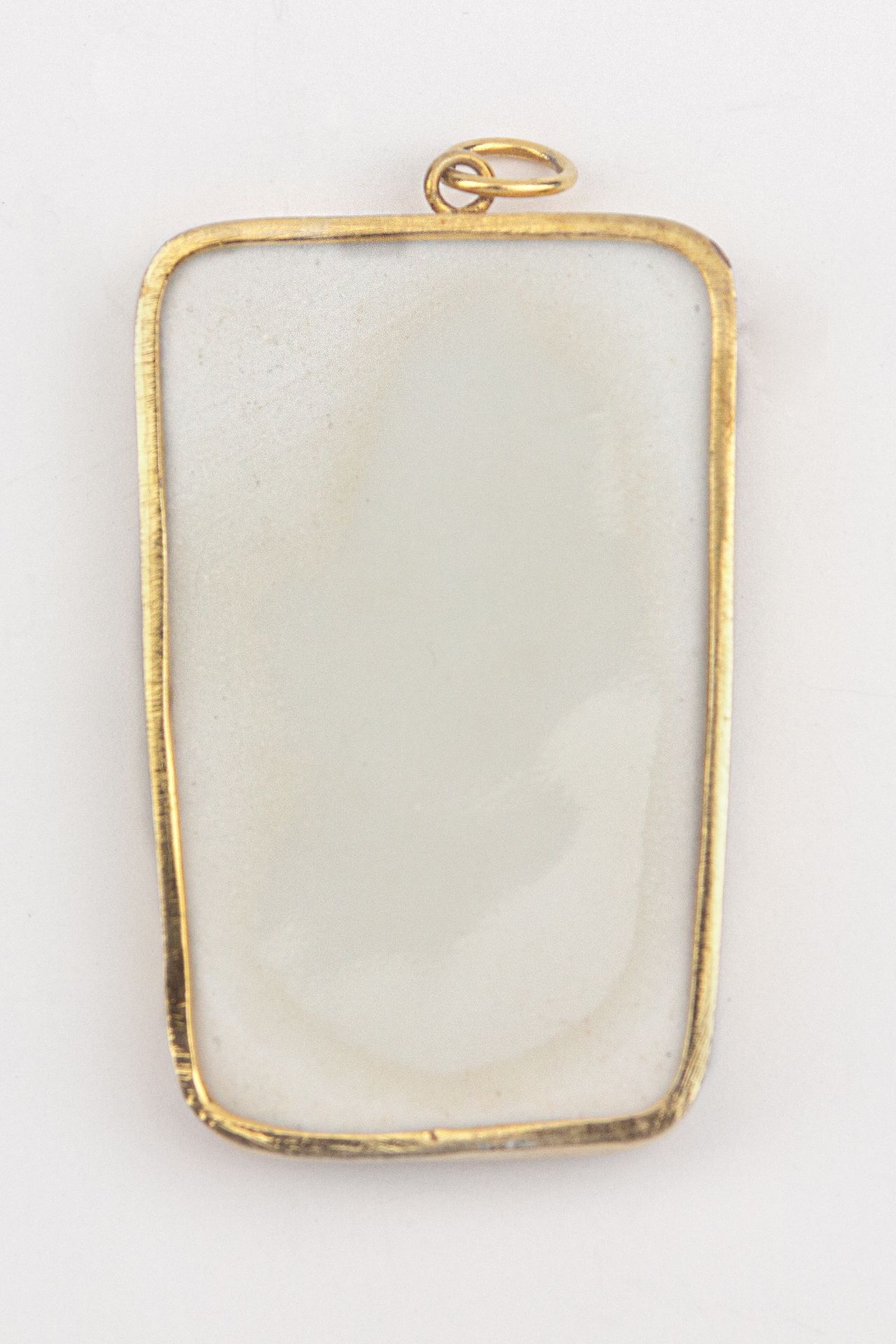 A Chinese gold pendant with a Kangxi porcelain plaque - Image 2 of 2