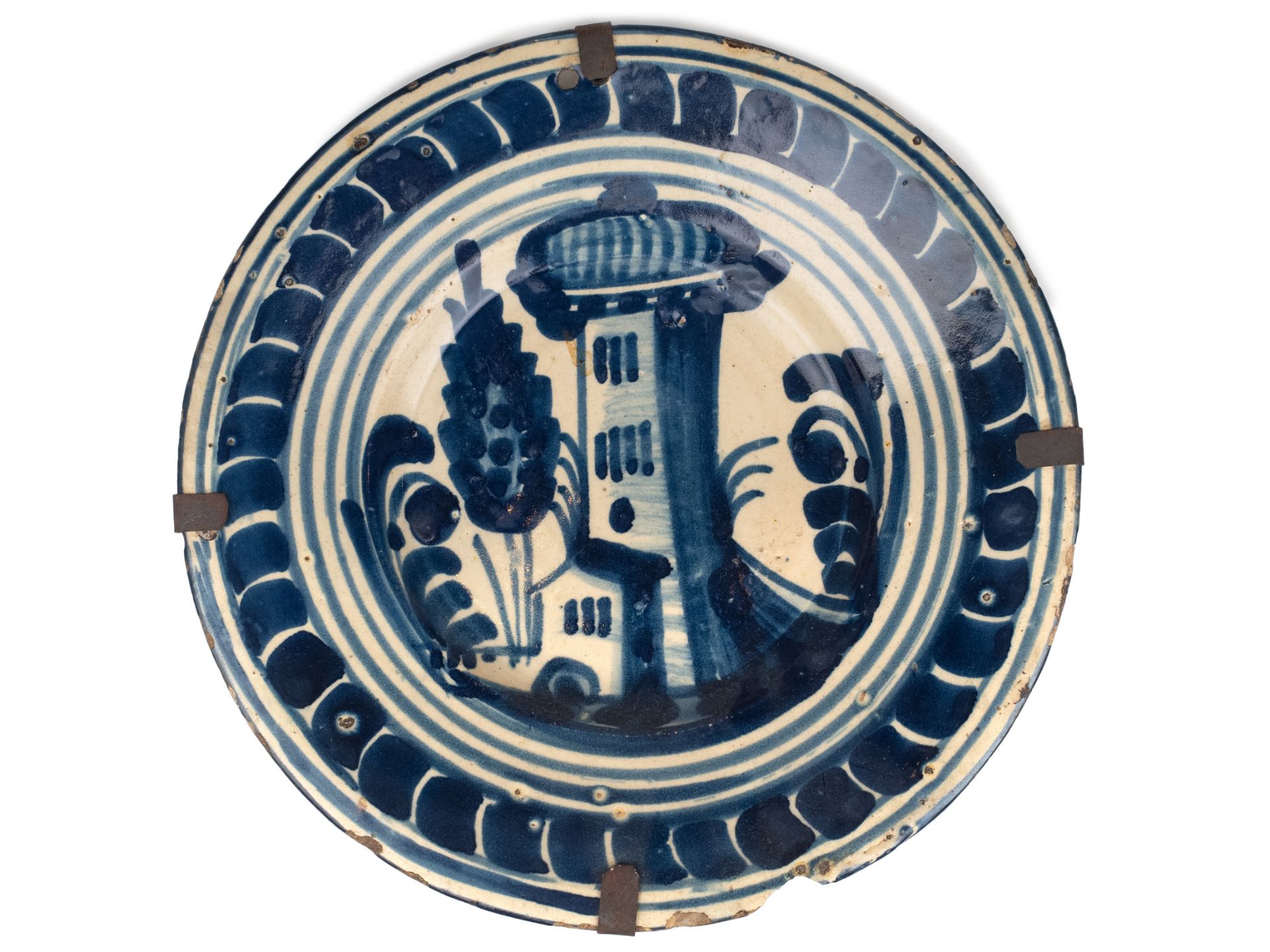 A 17th century plate in Catalan pottery of 'la ditada'