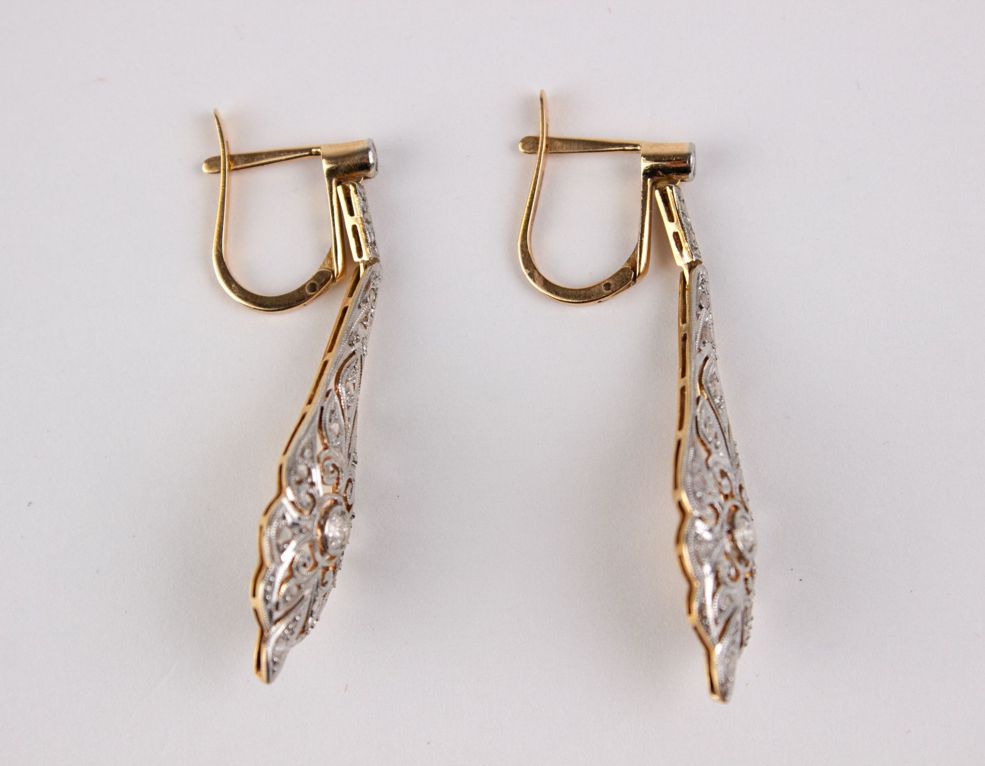 A pair of Art-Déco diamond earrings - Bild 3 aus 4