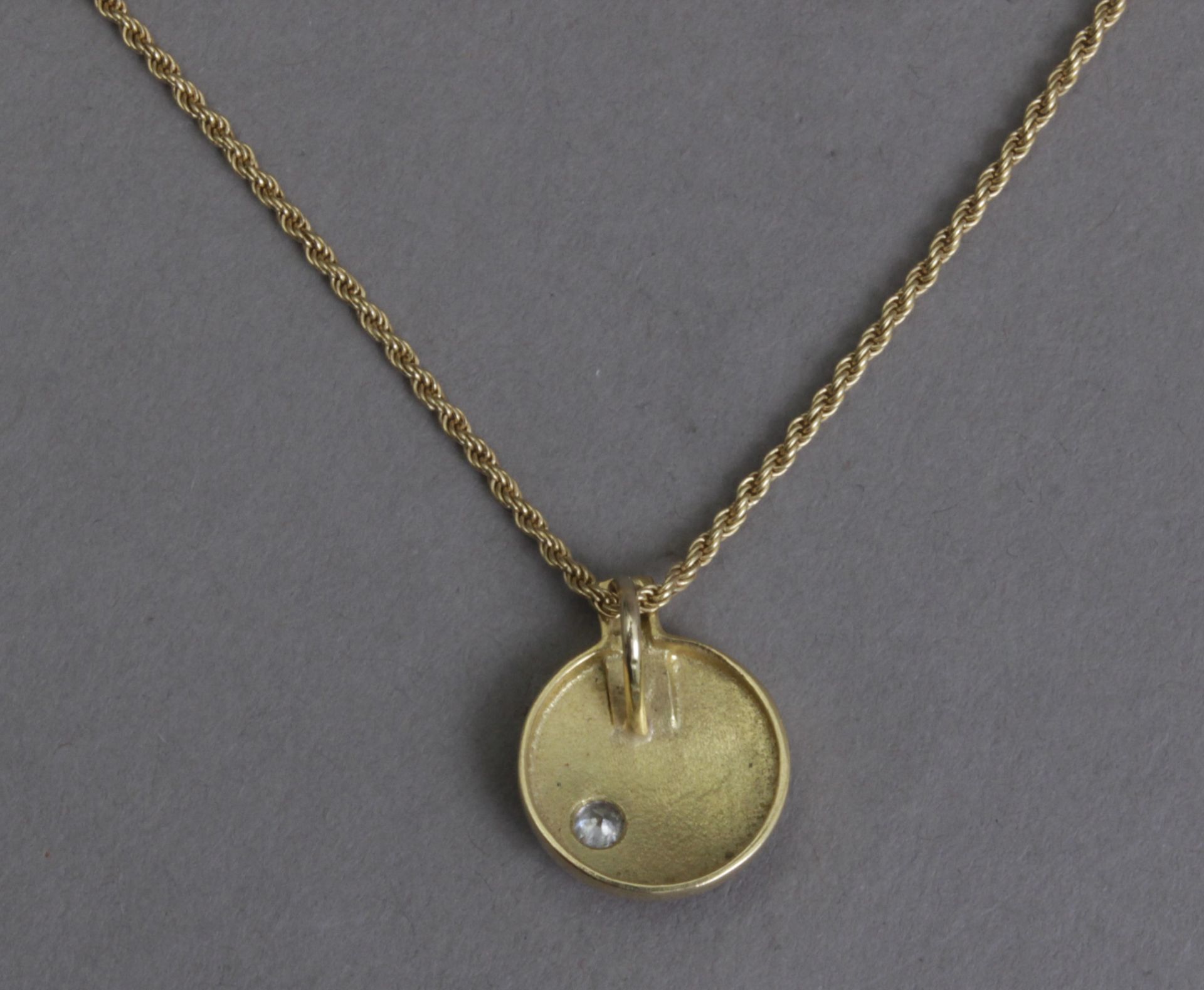 An 18k. yellow gold and brilliant cut diamond pendant and chain - Image 4 of 4