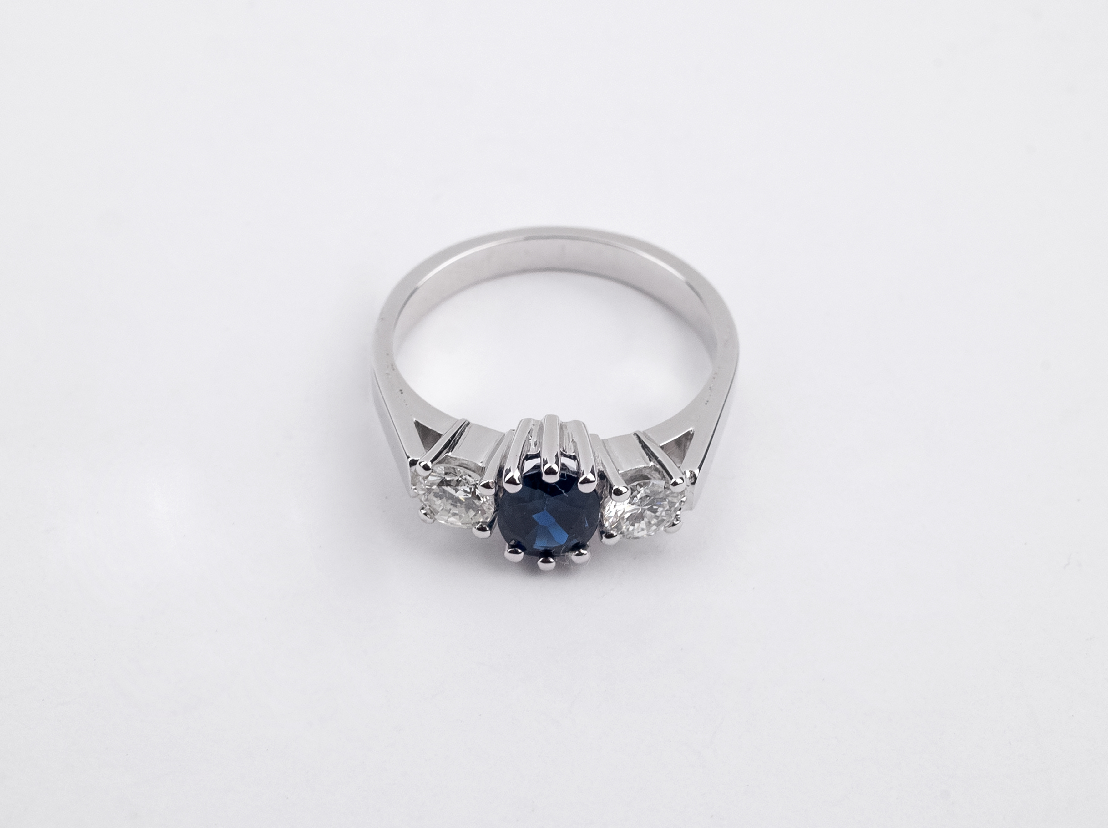 A sapphire and diamonds three stone ring