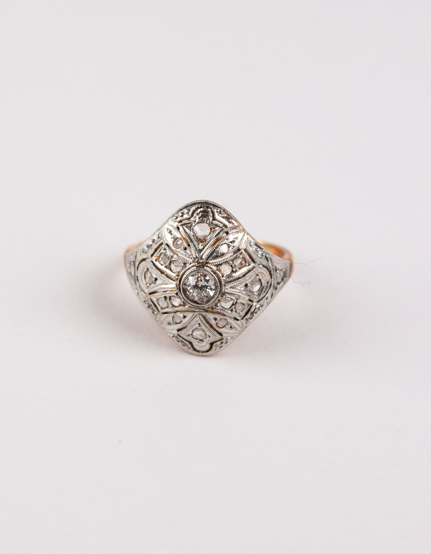 An Art-Déco ring circa 1930. Gold, platinum and diamonds
