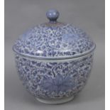 An 18th century big Chinese bowl and cover in blue and white porcelain