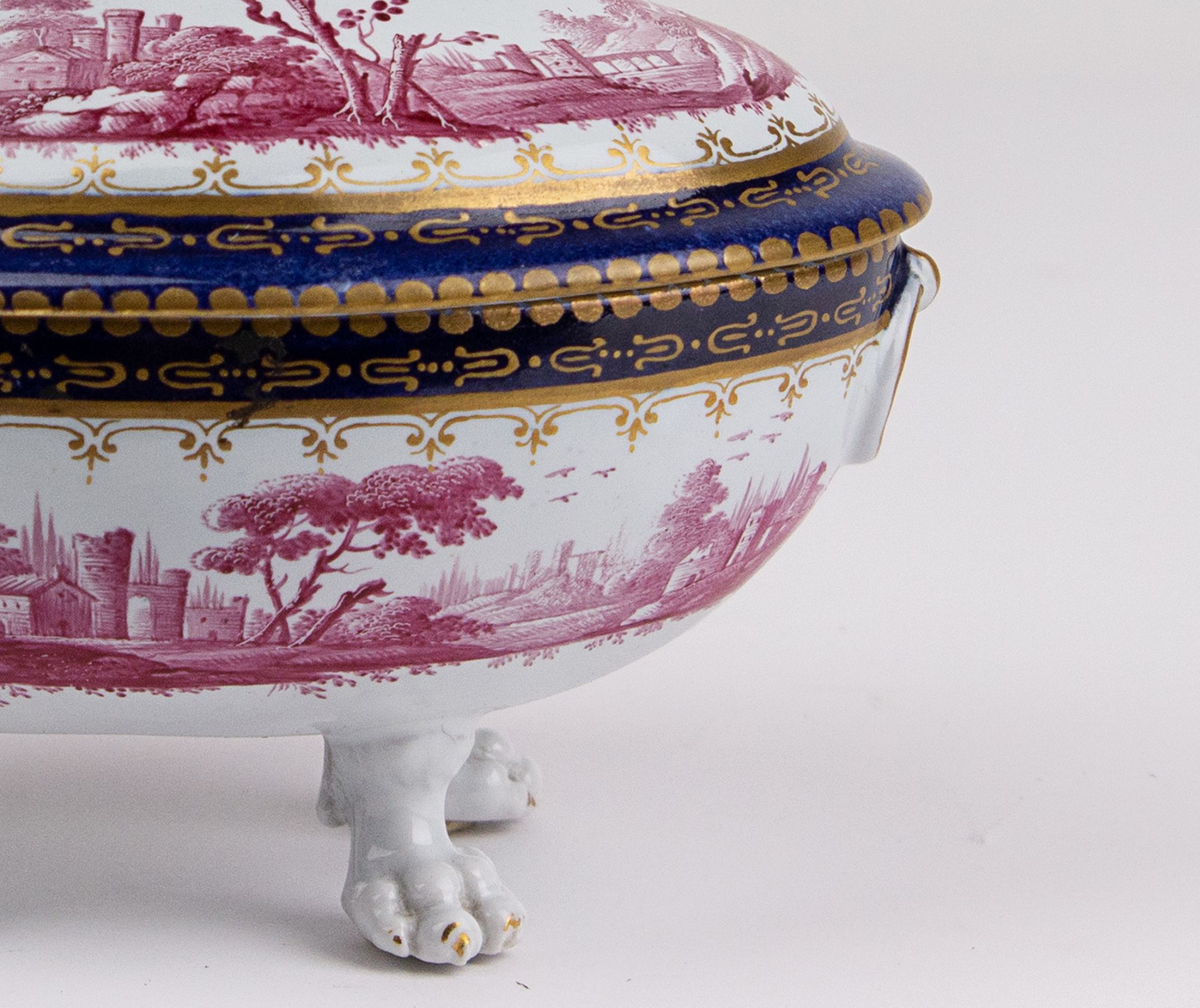 A French porcelain tureen miniature circa 1800 - Image 3 of 4