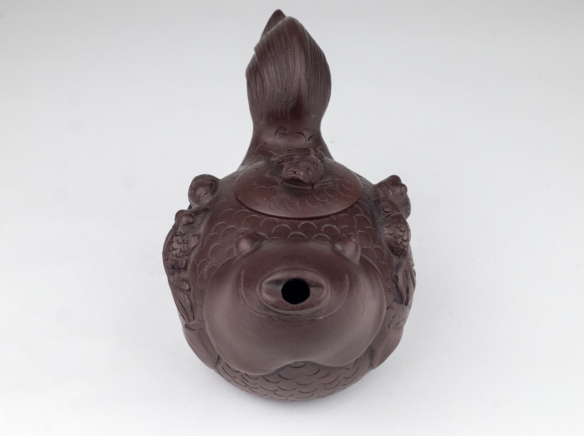 A 20th century Chinese Yixing teapot - Bild 3 aus 4