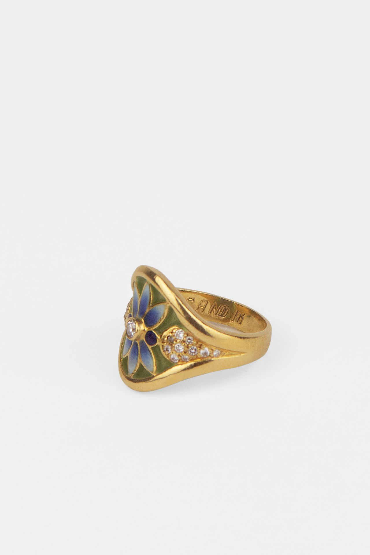 A modernist style ring in 18k. yellow gold, diamonds and plique-à-jour enamel - Image 2 of 4