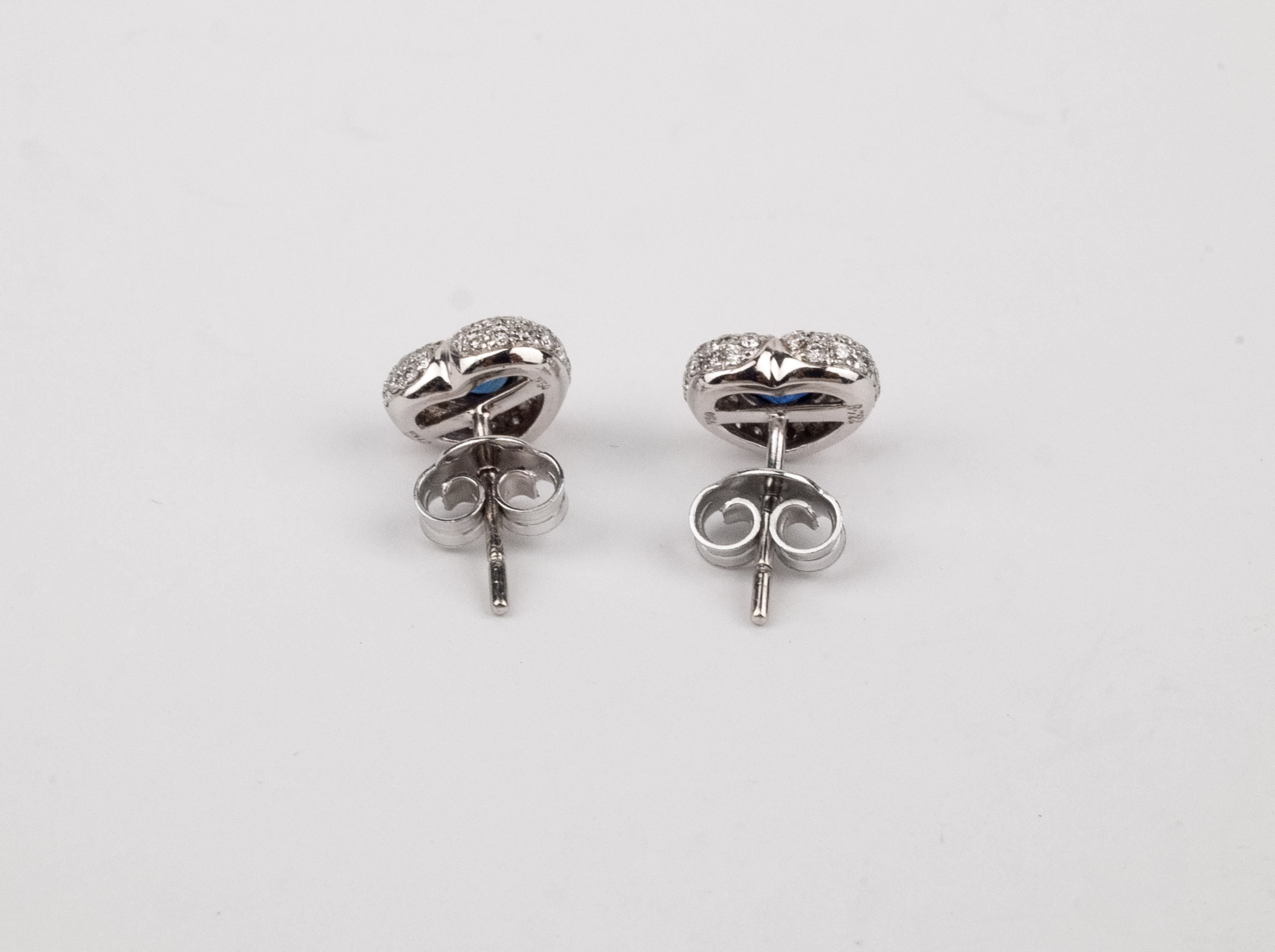 A pair of heart shaped stud earrings - Image 2 of 2
