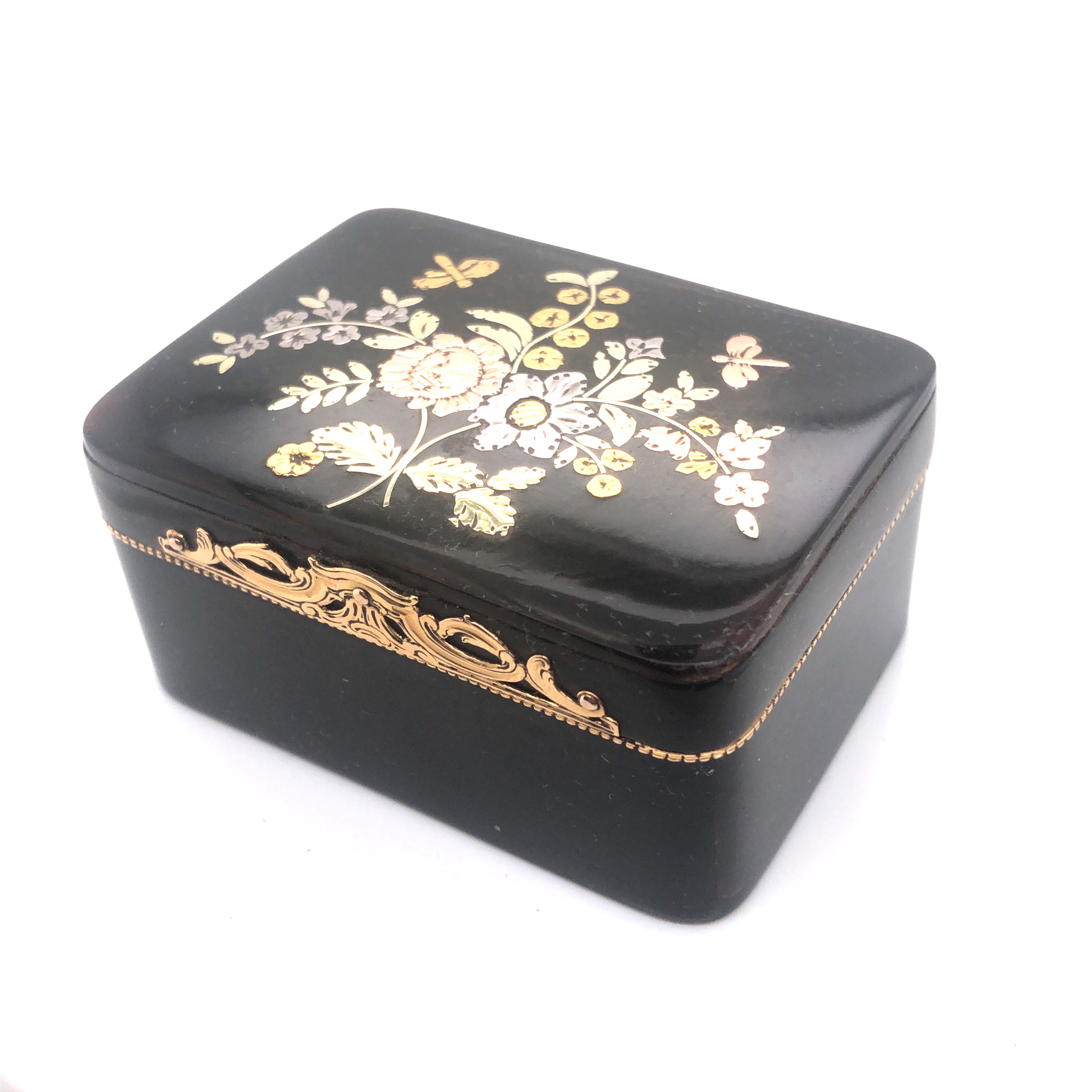 T'shell Gold Mounted Snuff Box