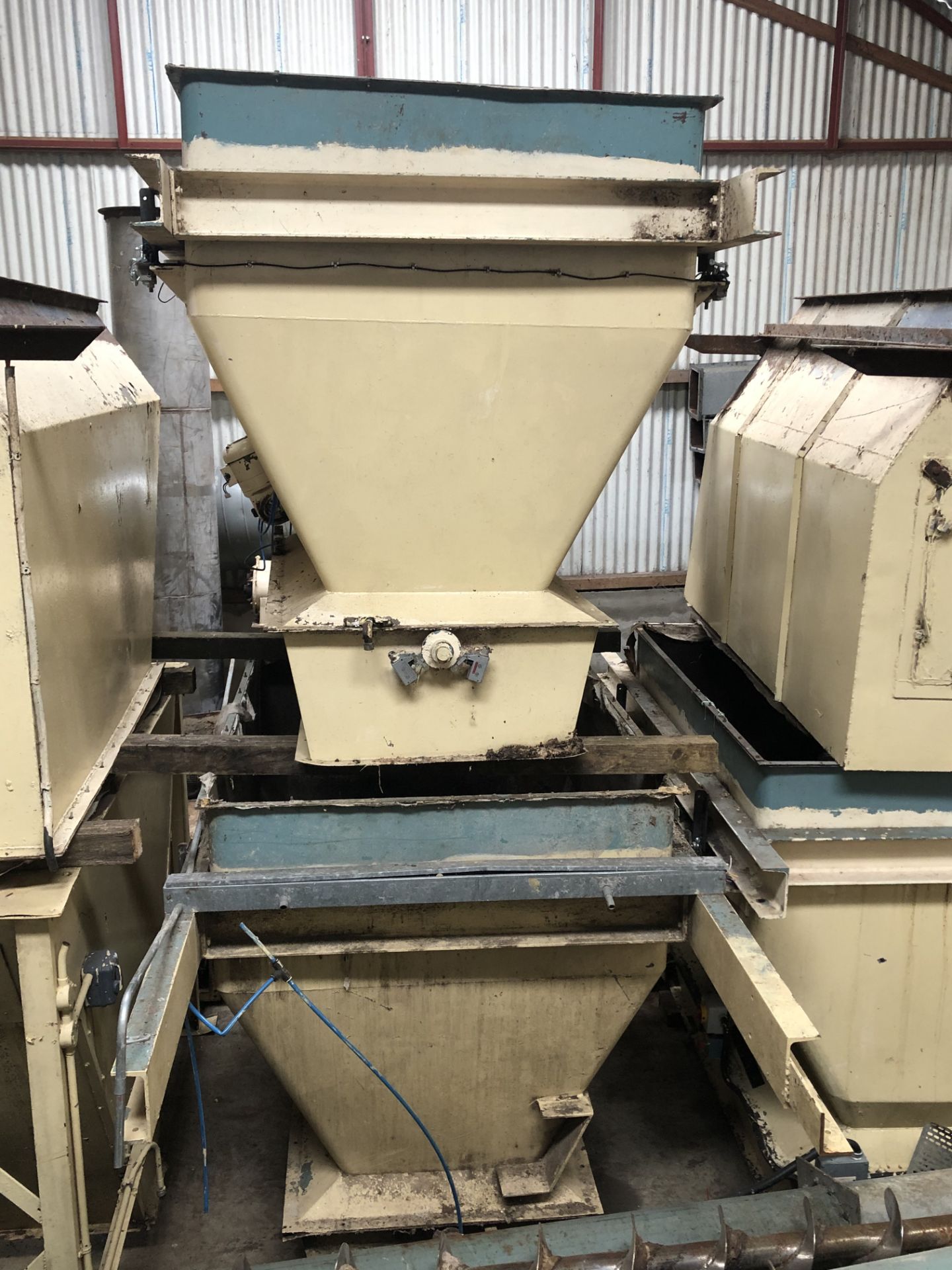 1t Bulk Weigher, with load cells, bomb doors and discharge hopper, serial no. N/A, plant no. N/A, - Image 2 of 4