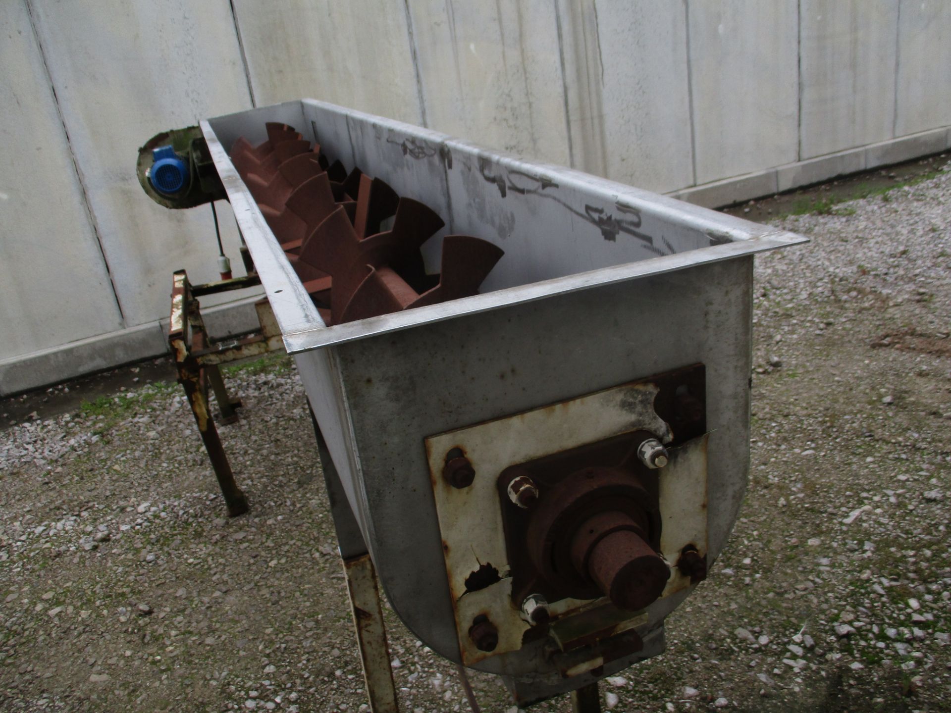 Screw Elevator, approx. 1315cm x 333cm x 44cm (understood to be poor/ working condition), loading - Image 3 of 4