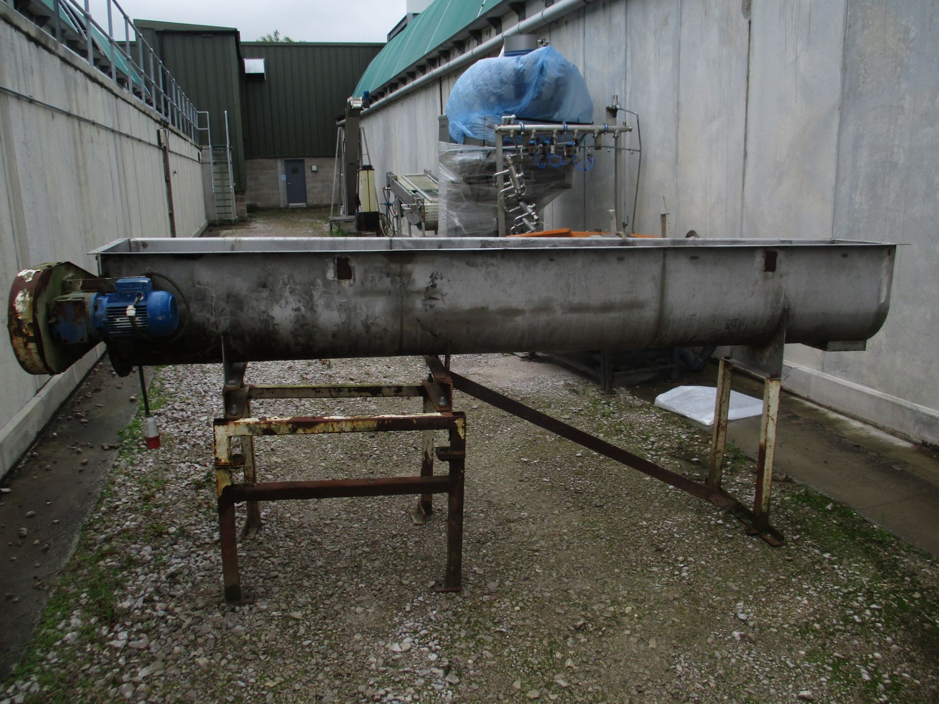 Screw Elevator, approx. 1315cm x 333cm x 44cm (understood to be poor/ working condition), loading - Image 2 of 4