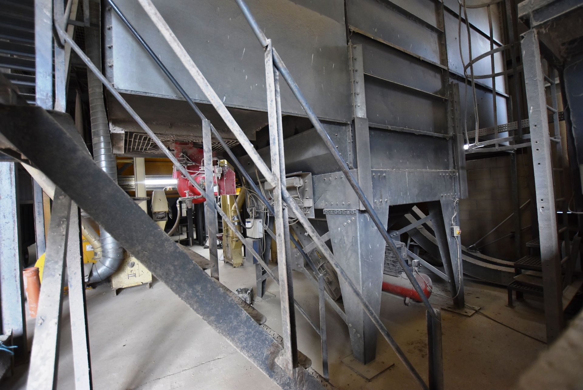 Law Denis GALVANISED STEEL CASED OIL FIRED GRAIN DRYER, understood to have capacity of 18 tonnes/ hr - Image 2 of 13