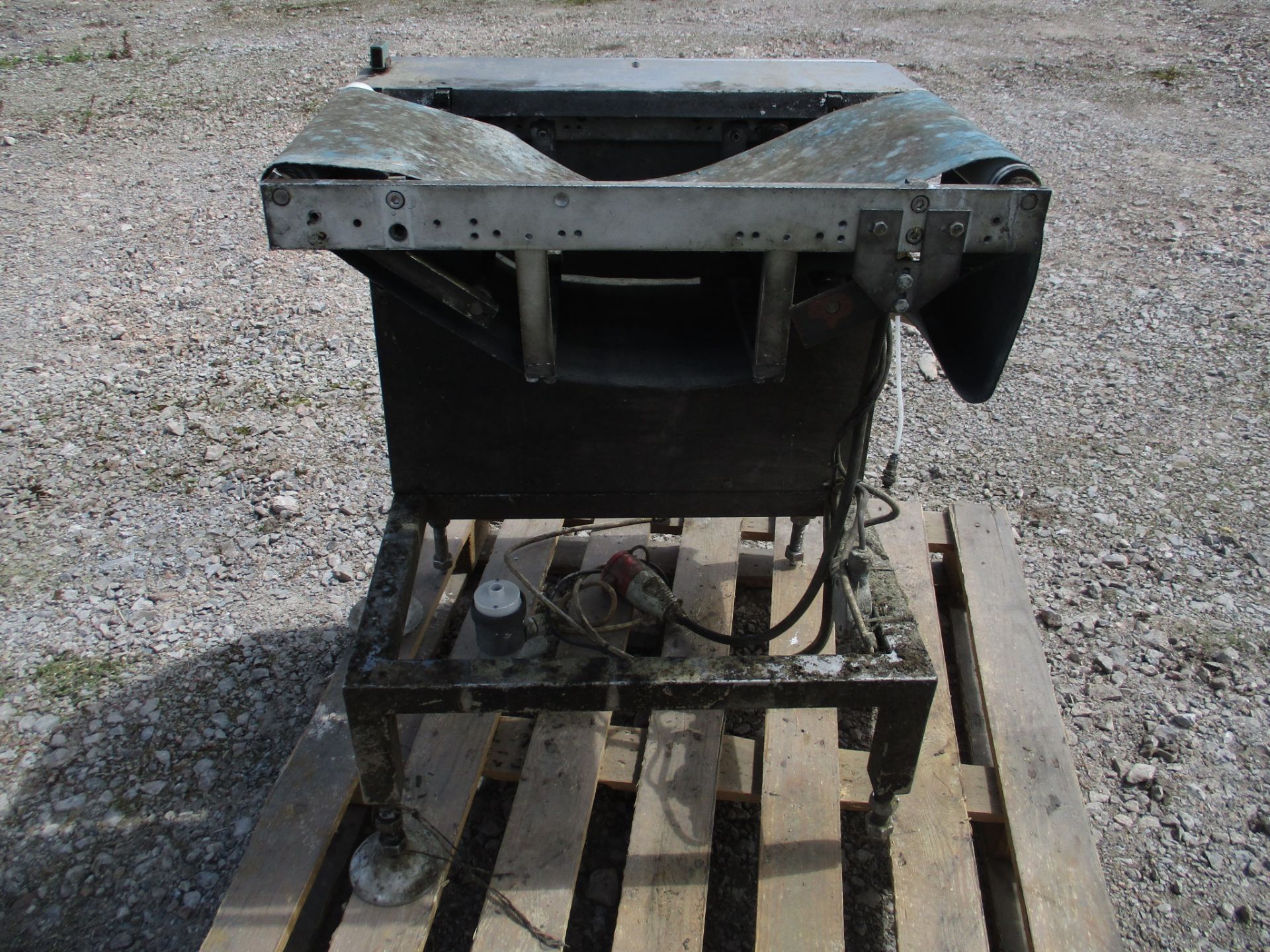 PCL Machinery PCL C200 Metal Detector, serial no. 200230, approx. 80cm x 70cm x 62cm (understood