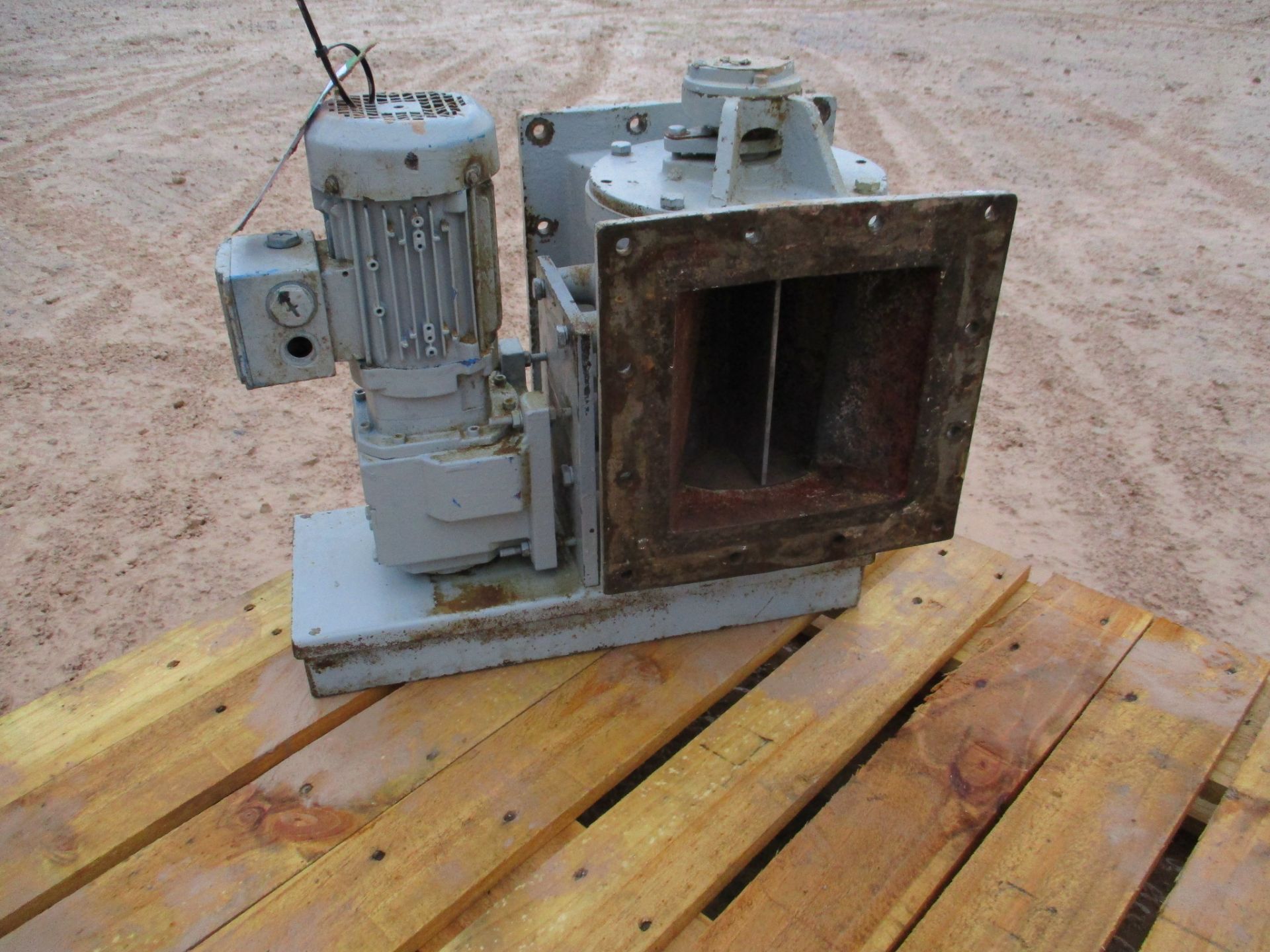 Rotolock 20RNSCM02 Rotary Valve, with motors, loading free of charge – yes, item located in Leyland, - Image 3 of 7