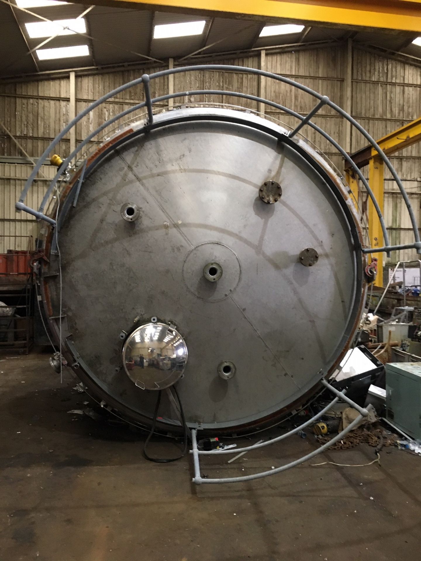 304 Stainless Steel Tank, approx. weight 3 tonnes, approx. 11ft dia. x 10ft high, loading free of - Image 2 of 6