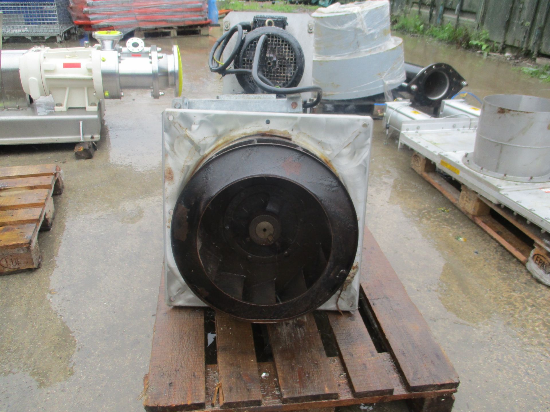 Complete Fan, approx. 78cm x 92cm x 60cm (understood to be good condition), loading free of charge – - Image 2 of 5