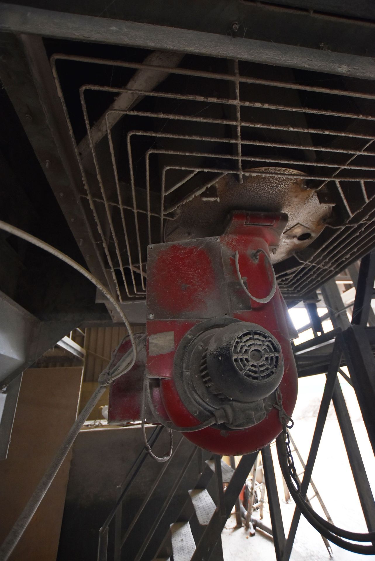 Law Denis GALVANISED STEEL CASED OIL FIRED GRAIN DRYER, understood to have capacity of 18 tonnes/ hr - Image 4 of 13