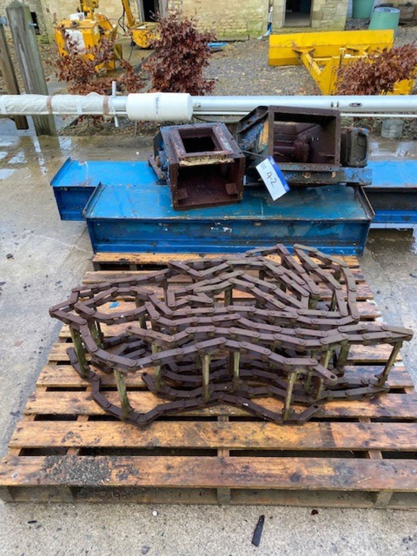 Chain & Scraper Conveyor approx. 400mm x 250mm deep x 5m long