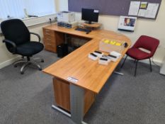 Light Oak Veneered Workstation, with two cantileve