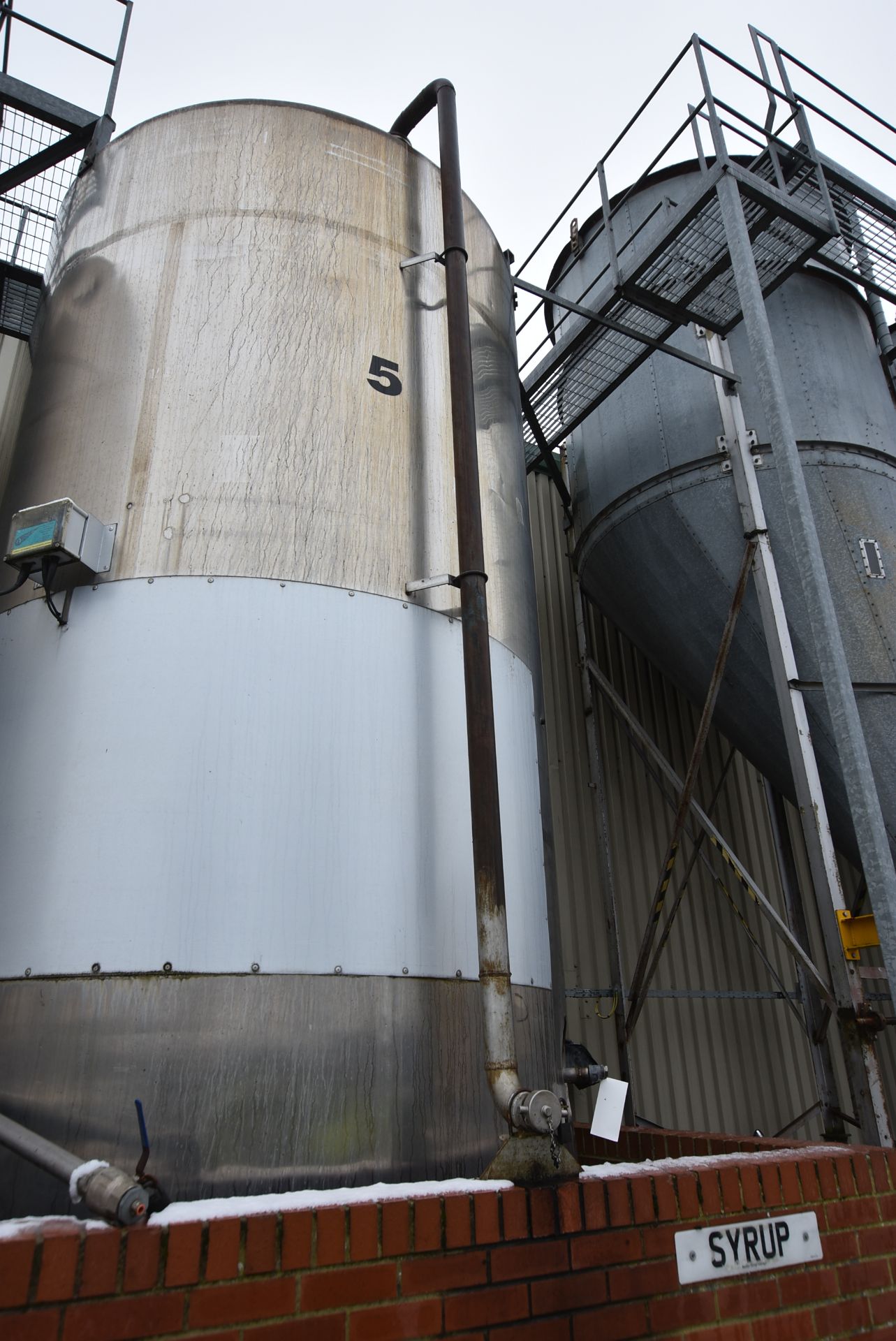 VERTICAL STAINLESS STEEL BULK LIQUIDS STORAGE TANK - Image 6 of 6