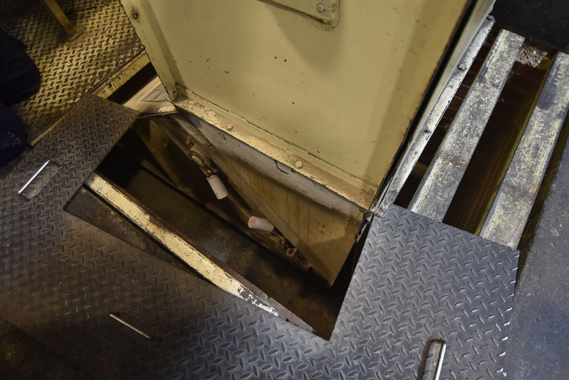 CHAIN & PLASTIC BUCKET GOOSE NECK ELEVATOR, approx - Image 10 of 14