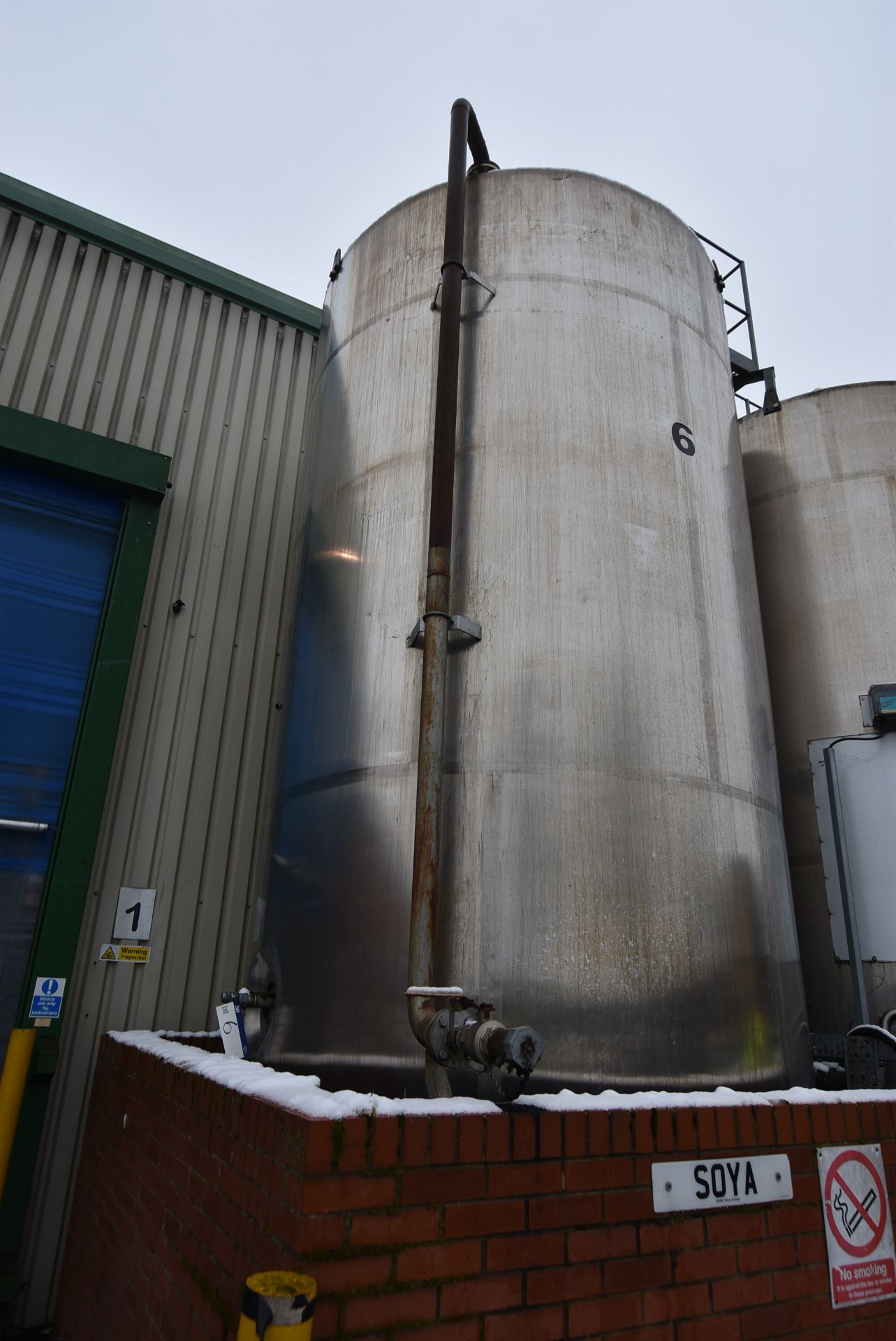 VERTICAL STAINLESS STEEL BULK LIQUIDS STORAGE TANK - Image 6 of 6