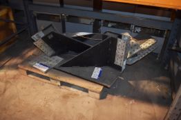 Assorted Steel Sections/ Brackets, FP025 (please note this lot is part of combination lot 1507)