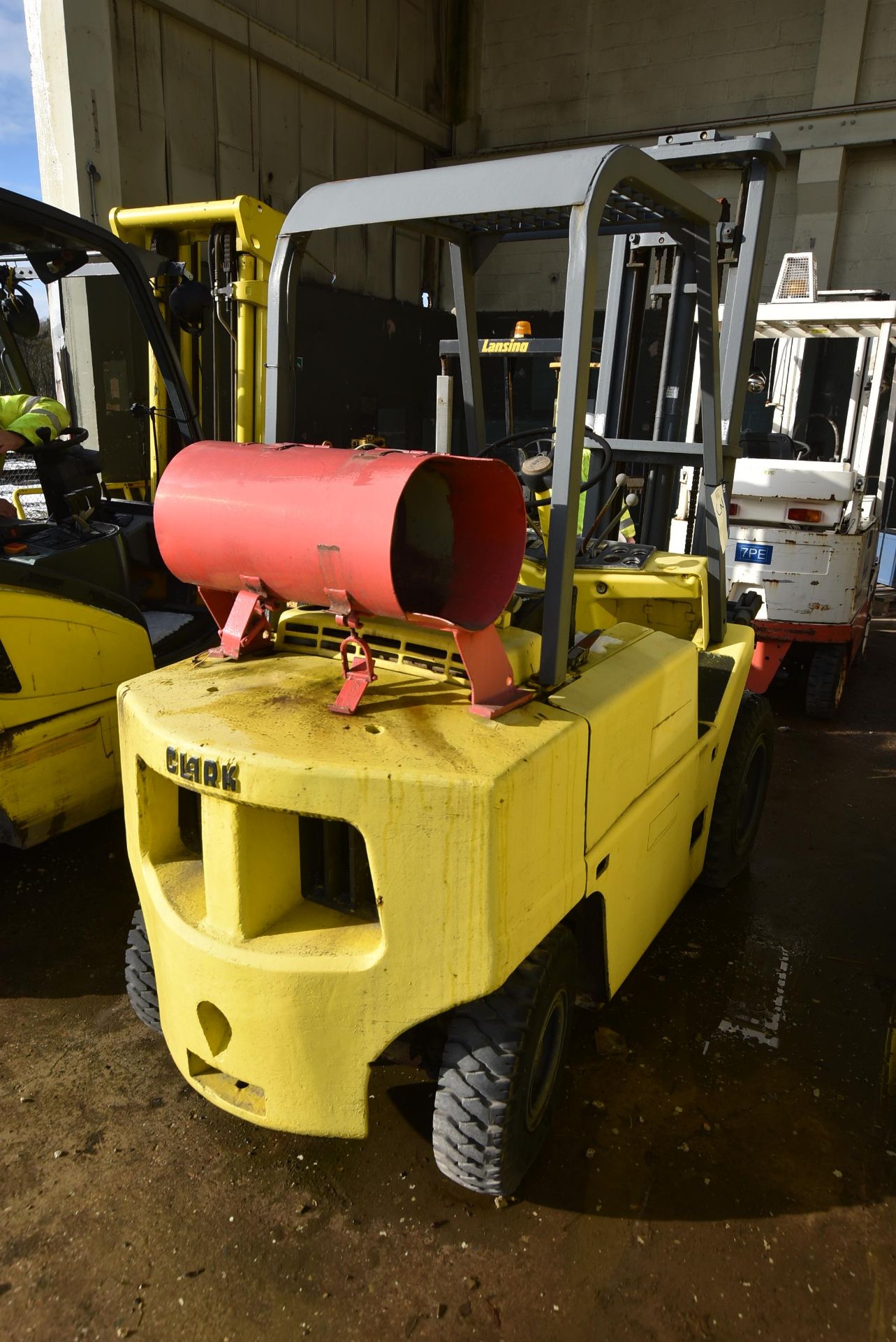 Clarke C500-Y50LPG 5000lb cap. LPG ENGINE FORK LIFT TRUCK, serial no. Y355-389-GEF 2550, indicated - Image 3 of 7