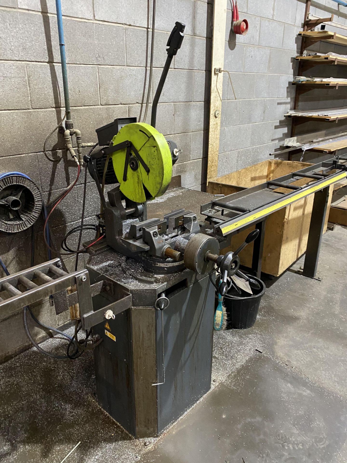 BEW Downstroking Cut Off Saw, c/w cut to length fe - Image 3 of 5