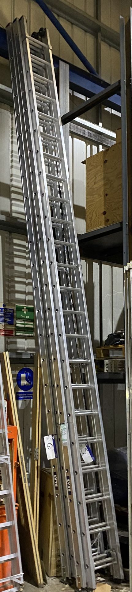 Lyte HD260 DOUBLE ALLOY 46 RUNG EXTENSION LADDER, approx. 5.9m long (understood to be unused),