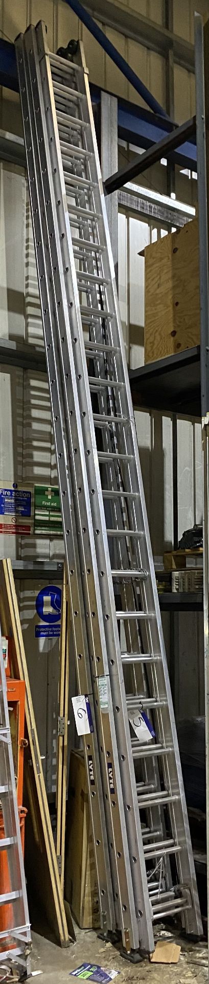 Lyte HD260 DOUBLE ALLOY 46 RUNG EXTENSION LADDER, approx. 5.9m long (understood to be unused),