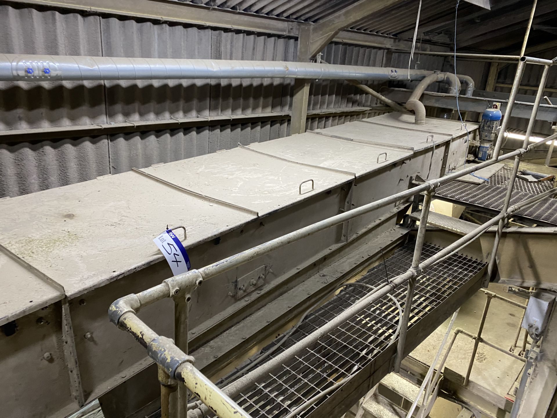 900mm wide Trough Belt Conveyor, approx. 6.9m centres long, with geared electric motor drive, - Image 4 of 8