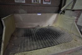 Steel Intake Pit, approx. 2.8m x 1.8m x 800mm deep, with screw discharge conveyor (lot located at