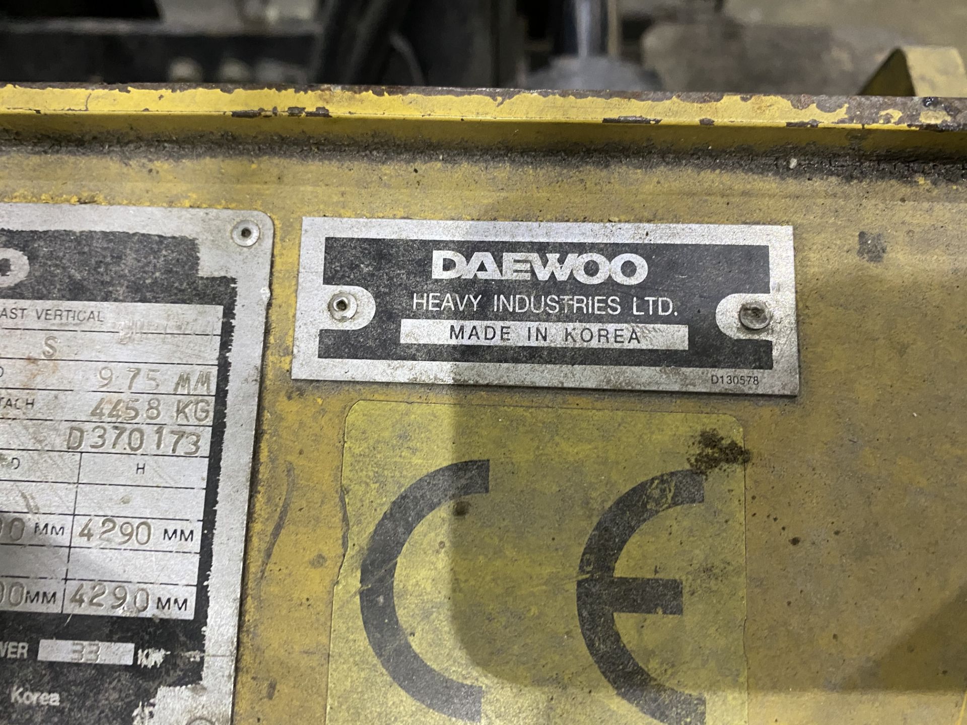 Daewoo D25 2500KG CAP. DIESEL ENGINE FORK LIFT TRUCK, serial no. 14-00478, type D, year of - Image 8 of 10