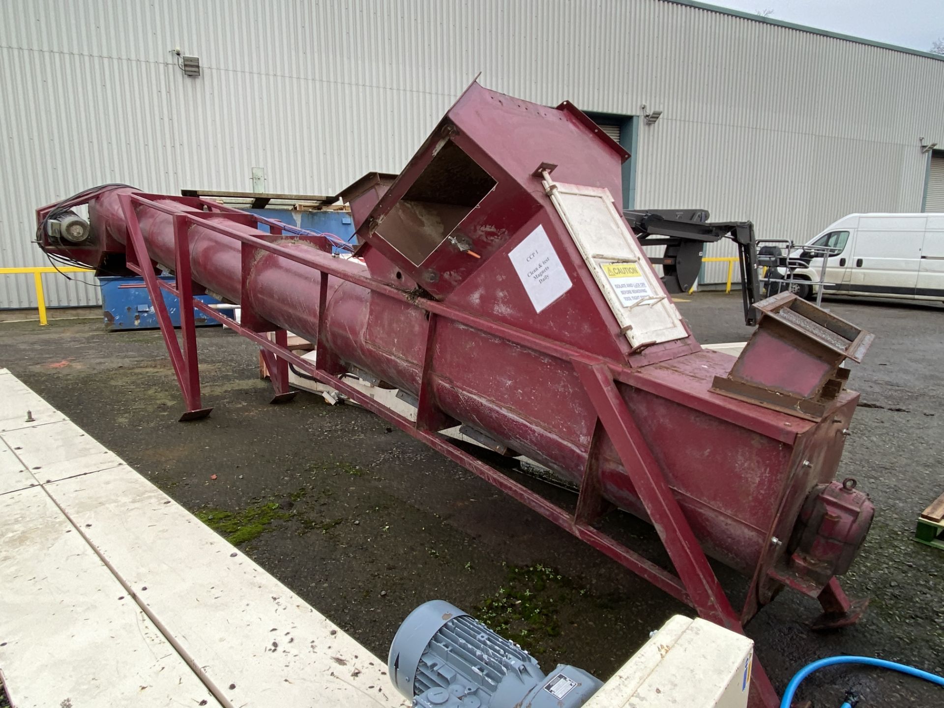 600mm dia. INCLINED AUGER MIXING CONVEYOR, approx. 7.7m long, with geared electric motor drive, - Image 4 of 7