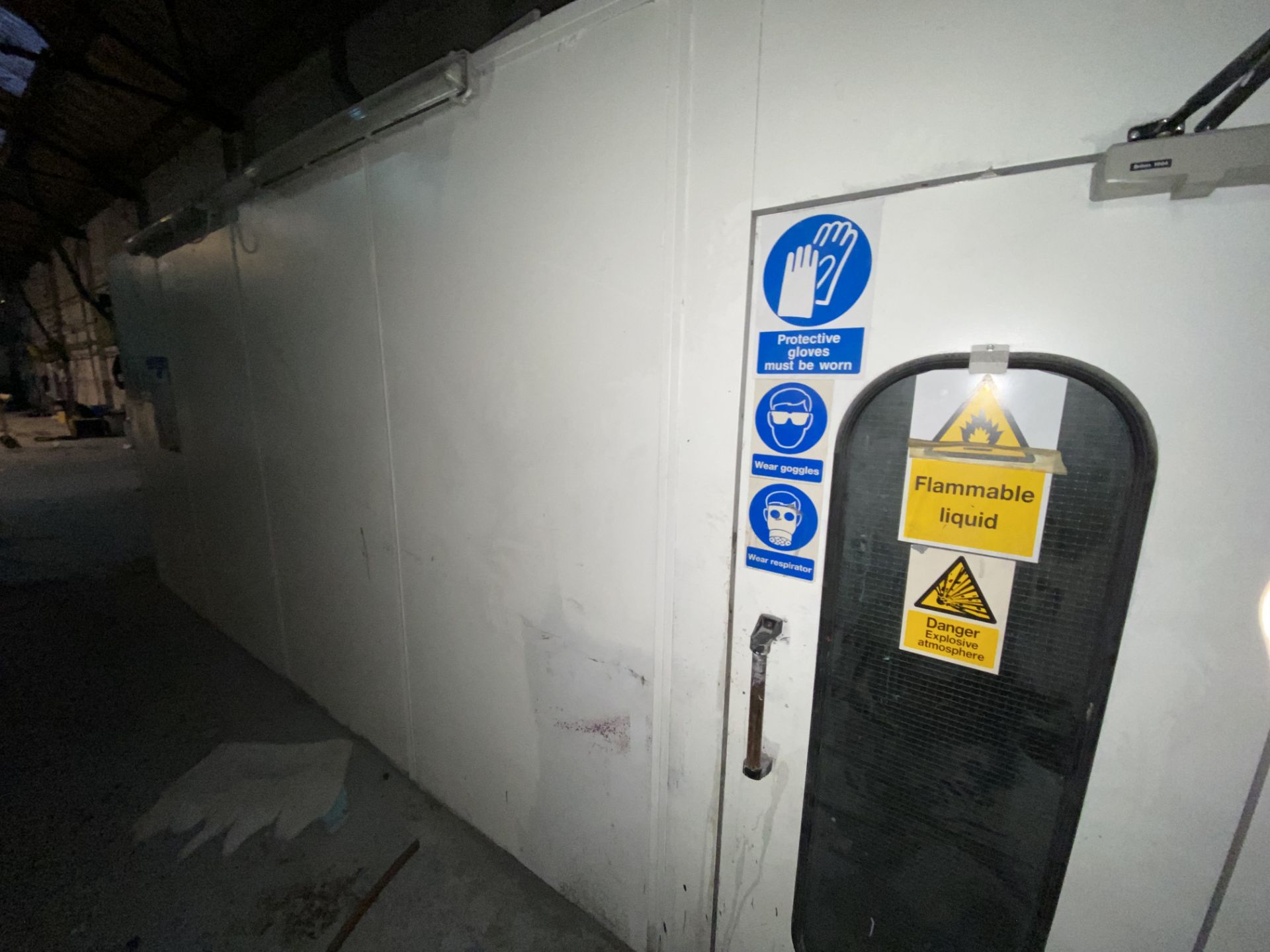 Paint Mixing Room, external dimensions approx. 6m x 2.4m x 2.5m high, with centrifugal fan, electric - Image 2 of 12