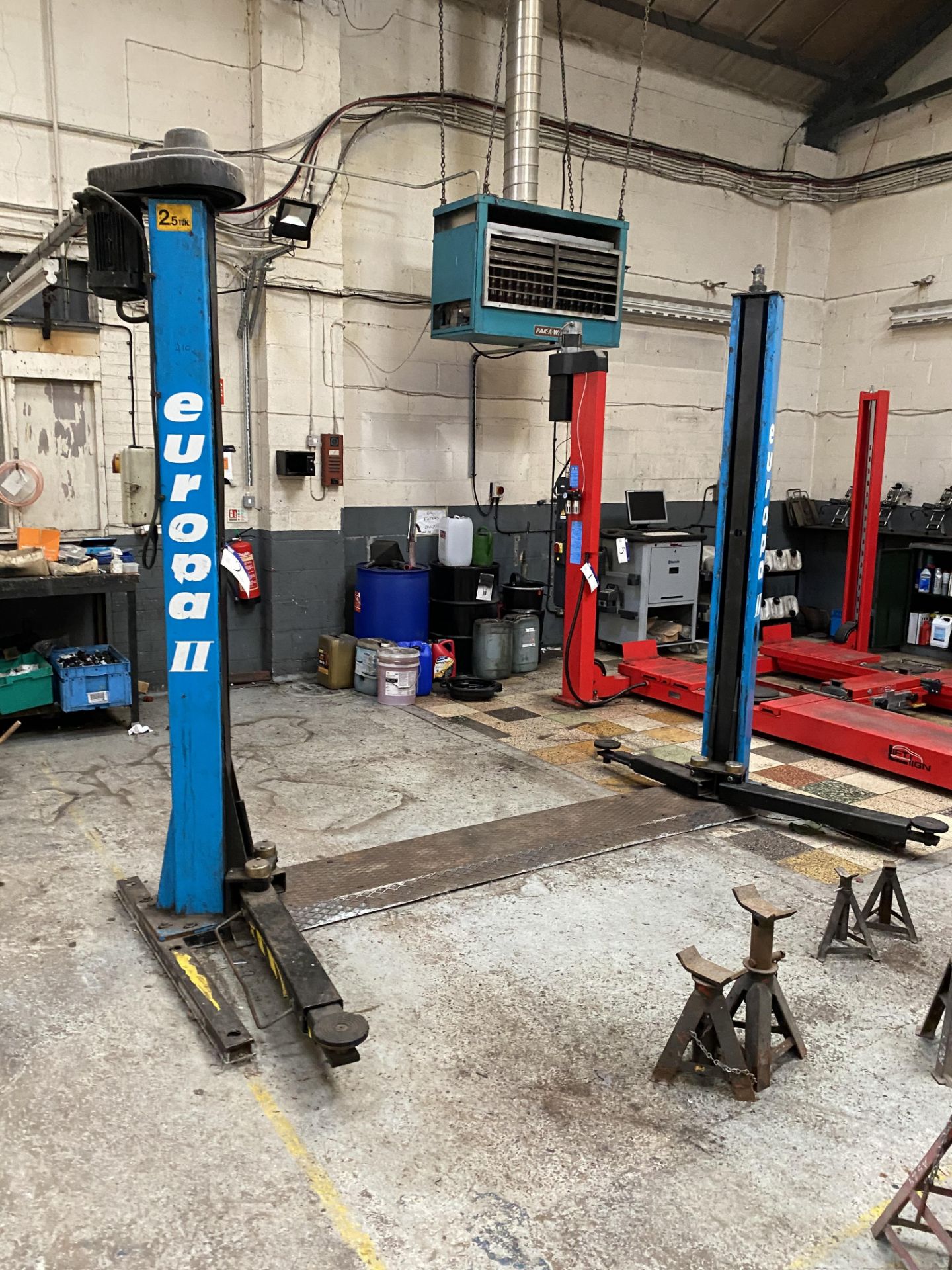 Hofmann Europa II 2.5ton TWO POST VEHICLE LIFT, year of manufacture 1999