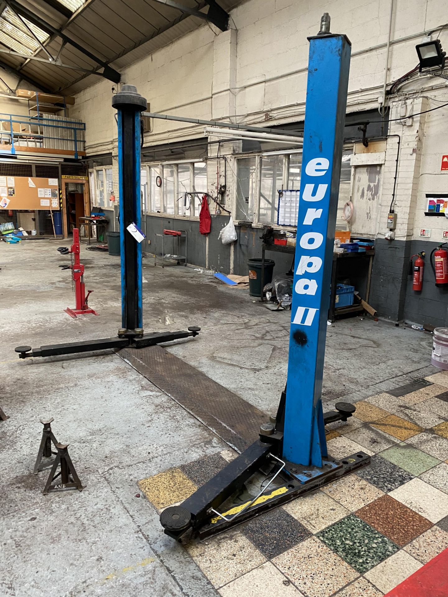 Hofmann Europa II 2.5ton TWO POST VEHICLE LIFT, year of manufacture 1999 - Image 4 of 5